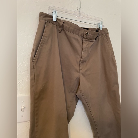 RVCA men’s weekend chino pant in dark khaki. 36. GUC. - Picture 8 of 16